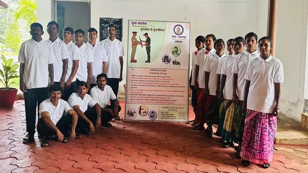 ଛତିଶଗଡ଼ରେ ୧୬ ନକ୍ସଲଙ୍କ ଆତ୍ମସମର୍ପଣ