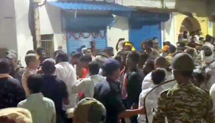 ଦୁର୍ଗା ପୂଜା ଭସାଣି ବେଳେ ଗୋଷ୍ଠୀ ସଂଘର୍ଷ, ୬ ଗୁରୁତର