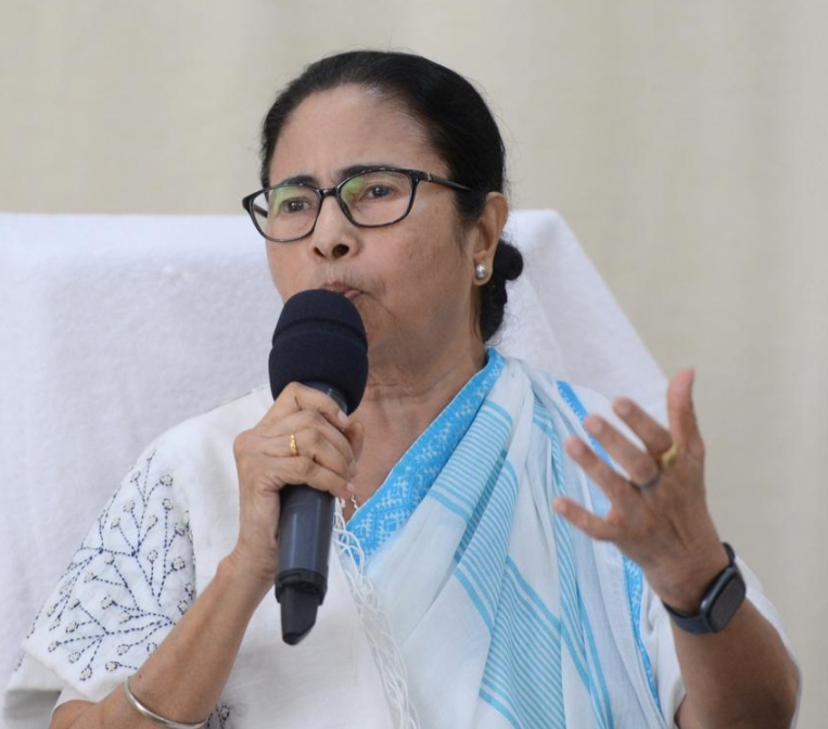 ଝିଅମାନେ ରାତିରେ ବାହାରକୁ ଯିବା ଅନୁଚିତ: ମମତା