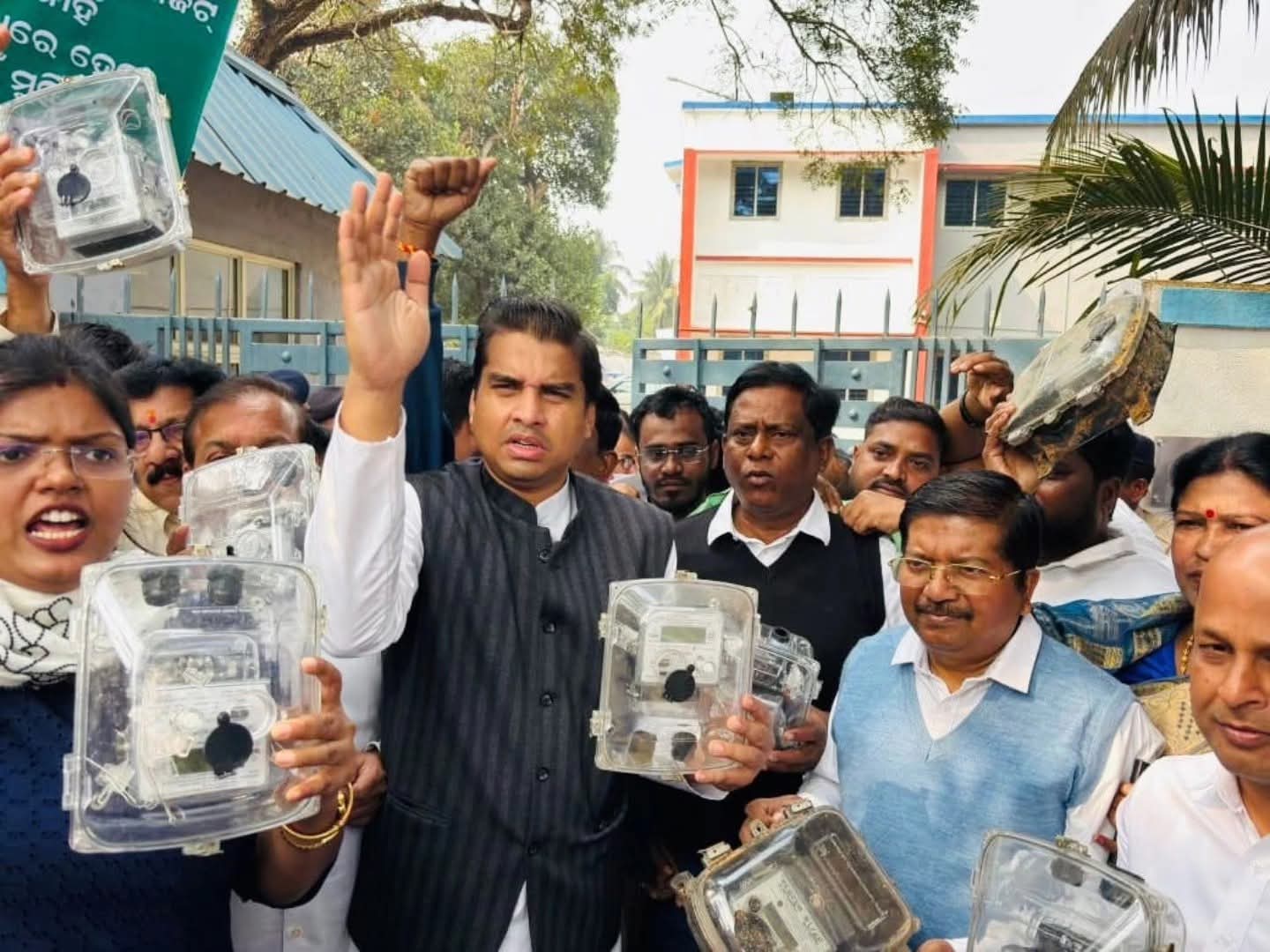 ଟିପିସିଓଡିଏଲ୍ ଅଫିସ୍ ଆଗରେ ବିକ୍ଷୋଭ, ଲୋକଙ୍କ ସ୍ୱାର୍ଥ ପାଇଁ ଗର୍ଜିଲା ବିଜେଡ଼ି