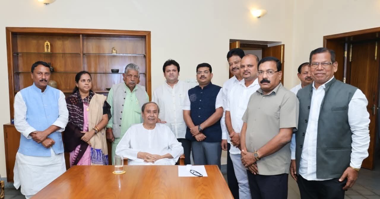 ନବୀନଙ୍କ ଆଗରେ ଅଭିଯୋଗ ବାଢ଼ିଲେ ଭଦ୍ରକର ଦଳୀୟ ନେତା: ‘ଅଧ୍ୟକ୍ଷମାନଙ୍କୁ ଧମକାଇ ଦଳ ଛାଡ଼ିବାକୁ ବାଧ୍ୟ କରାଯାଉଛି’