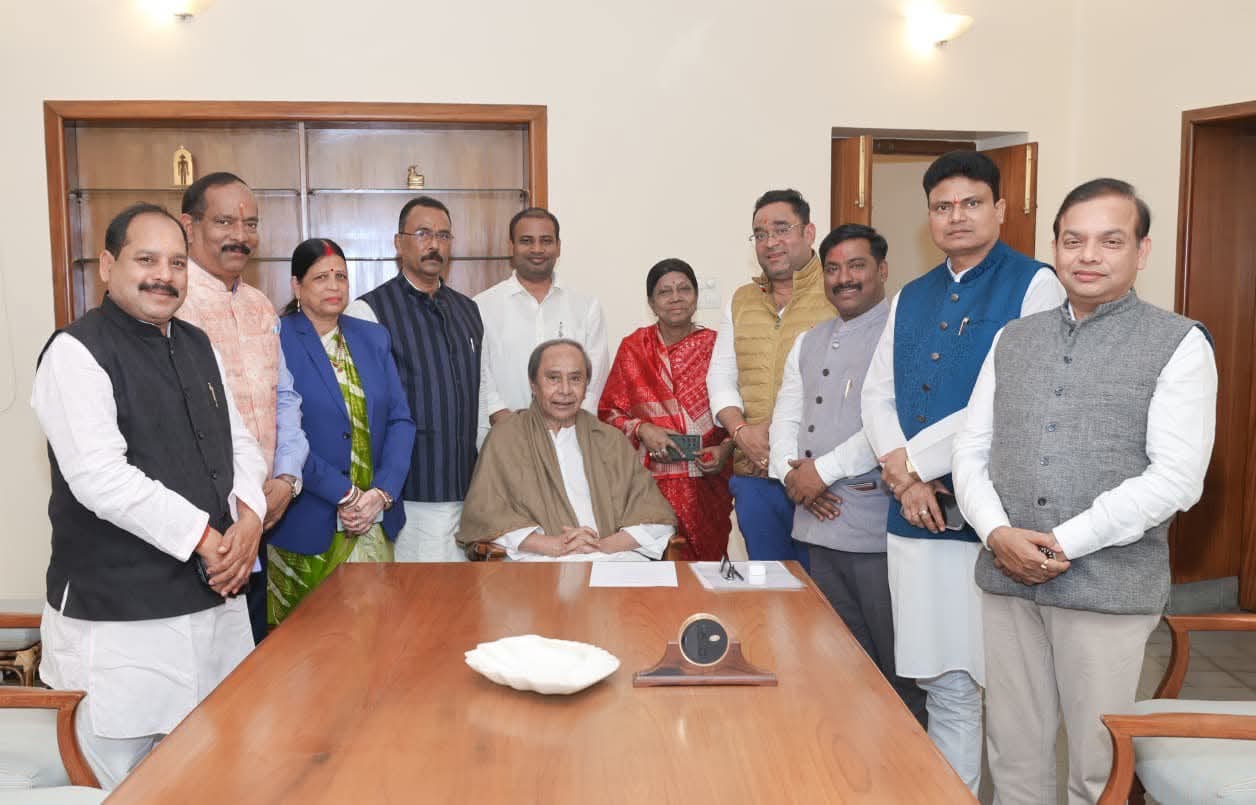 ନବୀନଙ୍କୁ ଭେଟିଲେ ୧୦ ବିଧାୟକ; ଲୋକ ସମ୍ପର୍କ ସହ ସଙ୍ଗଠନକୁ ଦୃଢ଼ କରିବାକୁ ନବୀନଙ୍କ ପରାମର୍ଶ